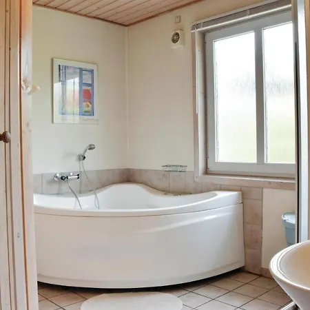 Three Bedroom Holiday In Дом отдыха